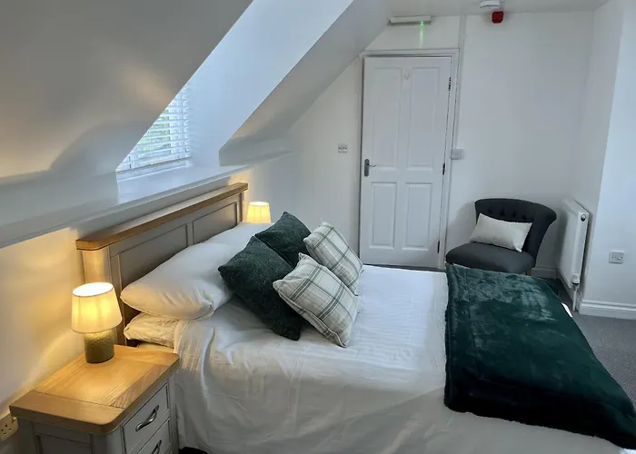 The Coach House - With Hot Tub