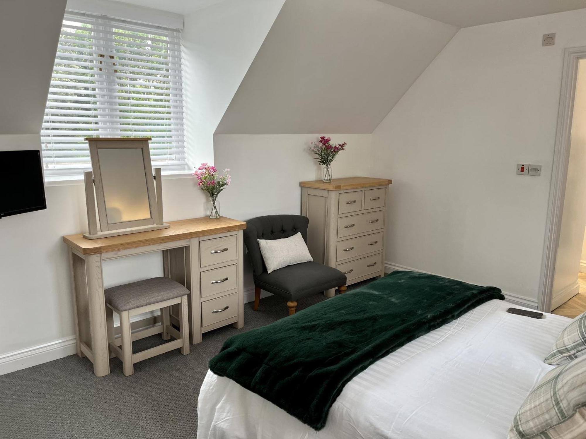 The Coach House - With Hot Tub
